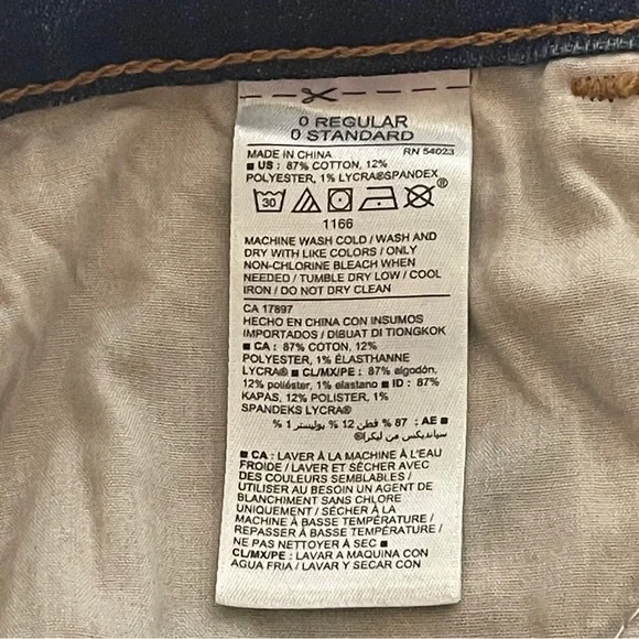 Old Navy Low-Rise Fitted Blue Jean Shorts Size 2 - Picture 4 of 4